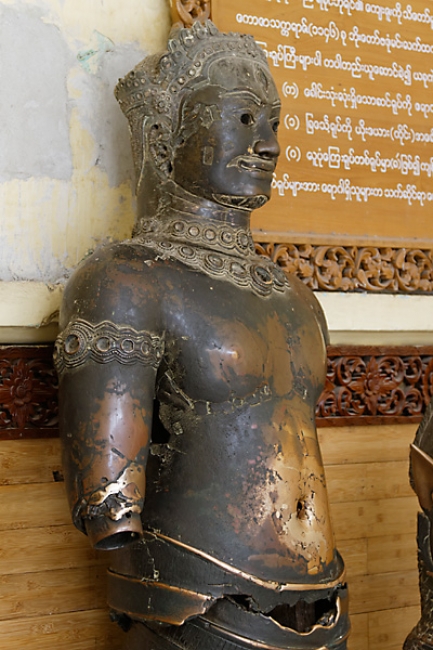 Mandalay-Bouddha Mahamuni-049